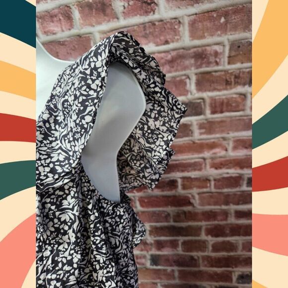 Universal Thread Black White Floral Top XS Ruffle Sleeve V Neck Cotton Relaxed - Picture 3 of 5